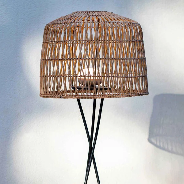 LÂMPADA DE CHÃO EXTERIOR SEM FIOS AMALFI BATERIA RECARREGÁVEL