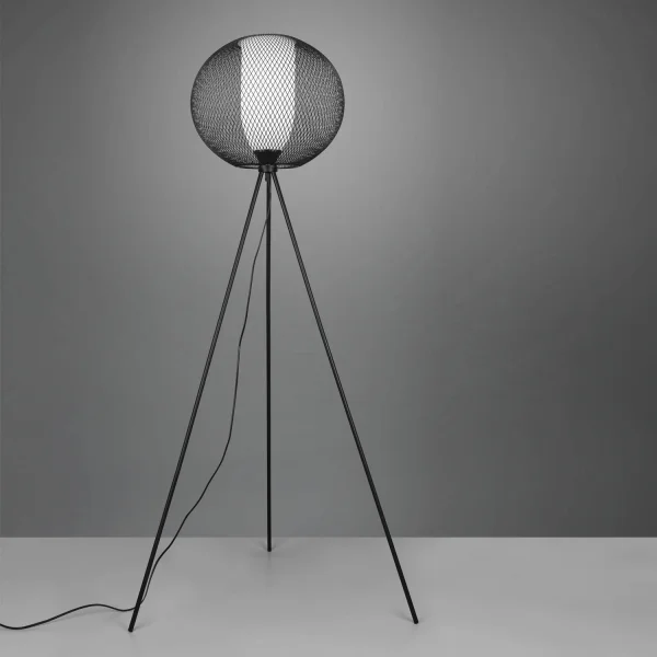 CANDEEIRO DE PISO COM GRELHA EM METAL PRETO IDRIS