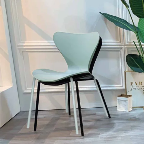 CADEIRA EMPILHÁVEL BRANCA LUMINANCE