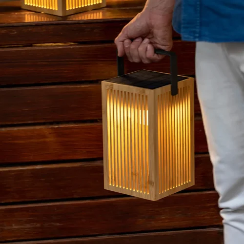 FAROL SOLAR COM BATERIA RECARREGÁVEL PORTÁTIL OKINAWA