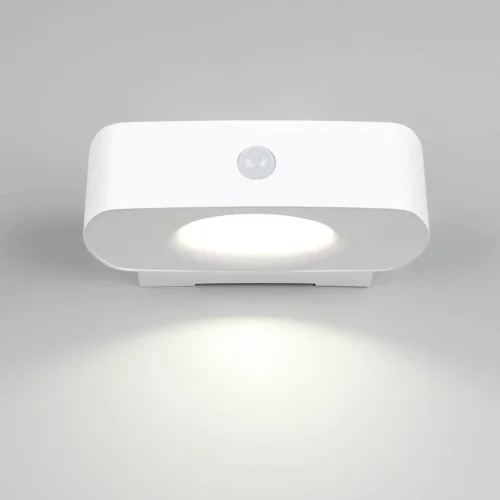 APLIQUE EXTERIOR SOLAR HÍBRIDO 6W 4000K SENSOR IP44 BRANCO BEGA