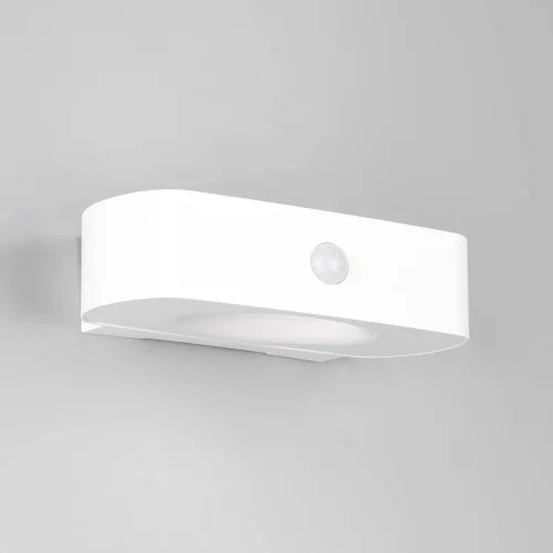 APLIQUE EXTERIOR SOLAR HÍBRIDO 6W 4000K SENSOR IP44 BRANCO BEGA