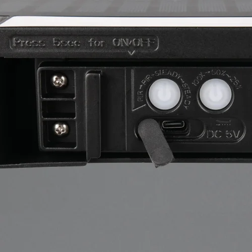 APLIQUE EXTERIOR SOLAR HÍBRIDO 6W 4000K SENSOR IP44 PRETO BEGA