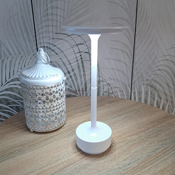 CANDEEIRO DE MESA LED RECARREGÁVEL SEM FIOS 213LM BRANCO IP44 ESTIVA CANDEEIRO DE MESA LED RECARREGÁVEL SEM FIOS 213LM BRANCO IP44 ESTIVA