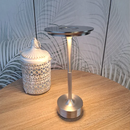 CANDEEIRO DE MESA LED RECARREGÁVEL SEM FIOS 213LM NÍQUEL IP44 ESTIVA CANDEEIRO DE MESA LED RECARREGÁVEL SEM FIOS 213LM NÍQUEL IP44 ESTIVA