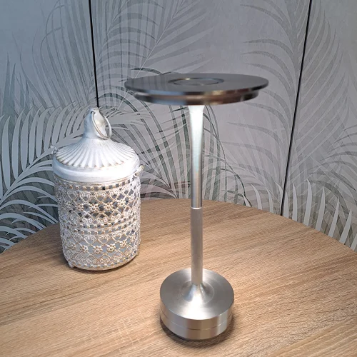 CANDEEIRO DE MESA LED RECARREGÁVEL SEM FIOS 213LM NÍQUEL IP44 ESTIVA CANDEEIRO DE MESA LED RECARREGÁVEL SEM FIOS 213LM NÍQUEL IP44 ESTIVA