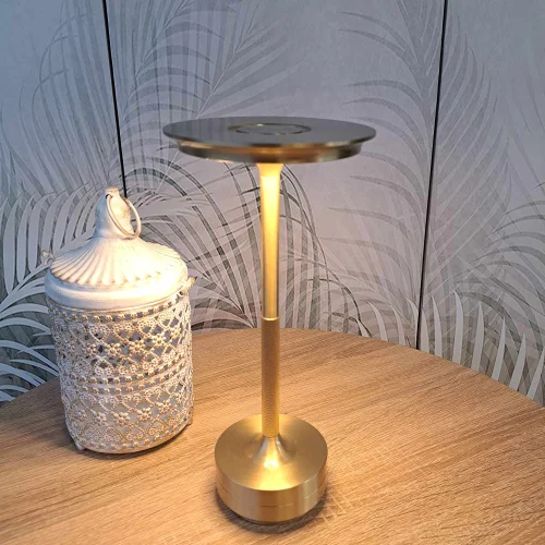 CANDEEIRO DE MESA LED RECARREGÁVEL SEM FIOS 213LM DOURADO IP44 ESTIVA CANDEEIRO DE MESA LED RECARREGÁVEL SEM FIOS 213LM DOURADO IP44 ESTIVA