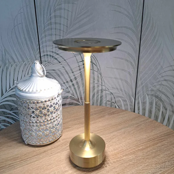 CANDEEIRO DE MESA LED RECARREGÁVEL SEM FIOS 213LM DOURADO IP44 ESTIVA CANDEEIRO DE MESA LED RECARREGÁVEL SEM FIOS 213LM DOURADO IP44 ESTIVA