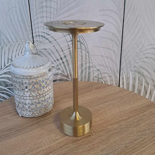 CANDEEIRO DE MESA LED RECARREGÁVEL SEM FIOS 213LM DOURADO IP44 ESTIVA CANDEEIRO DE MESA LED RECARREGÁVEL SEM FIOS 213LM DOURADO IP44 ESTIVA