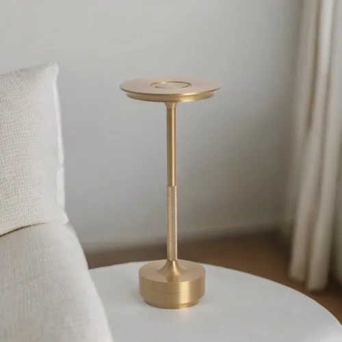 CANDEEIRO DE MESA LED RECARREGÁVEL SEM FIOS 213LM DOURADO IP44 ESTIVA CANDEEIRO DE MESA LED RECARREGÁVEL SEM FIOS 213LM DOURADO IP44 ESTIVA