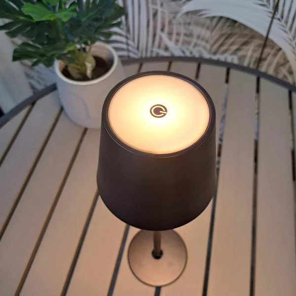 CANDEEIRO DE MESA LED RECARREGÁVEL SEM FIOS 229LM PRETO IP44 SIRANA CANDEEIRO DE MESA LED RECARREGÁVEL SEM FIOS 229LM PRETO IP44 SIRANA