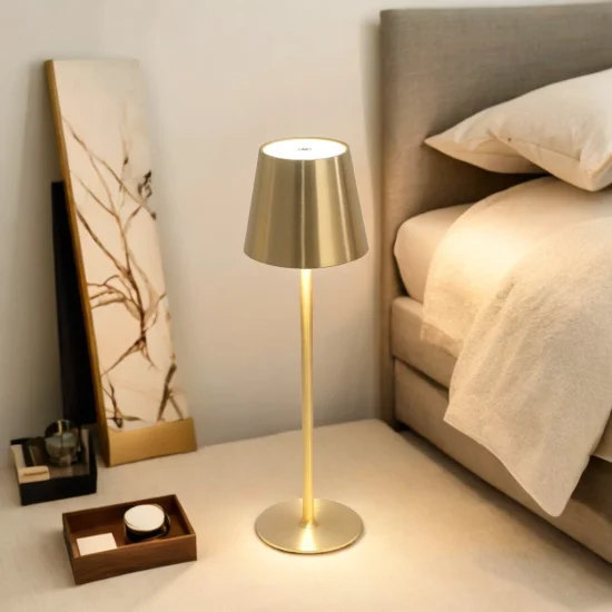 CANDEEIRO DE MESA LED RECARREGÁVEL SEM FIOS 229LM DOURADO IP44 SIRANA