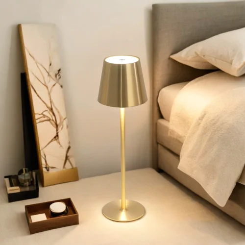 CANDEEIRO DE MESA LED RECARREGÁVEL SEM FIOS 229LM DOURADO IP44 SIRANA CANDEEIRO DE MESA LED RECARREGÁVEL SEM FIOS 229LM DOURADO IP44 SIRANA