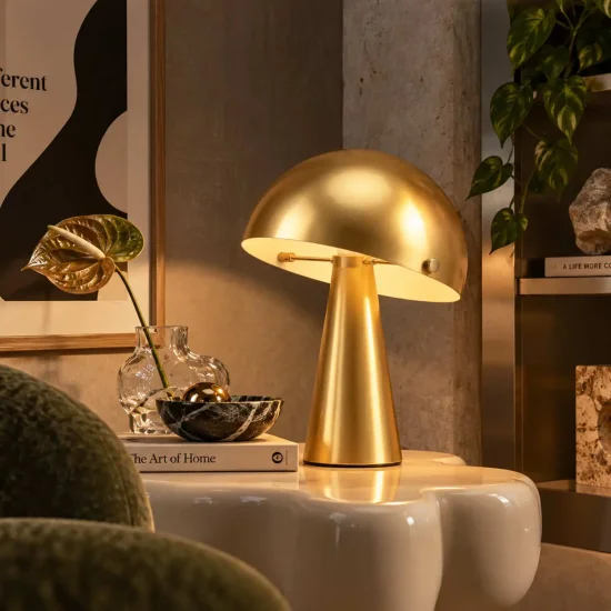 CANDEEIRO DE MESA EM AÇO PINTADO DOURADO E27 CHANTERELLE