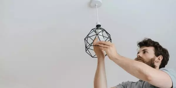 ¿Cómo colgar una lámpara de techo de forma exitosa?